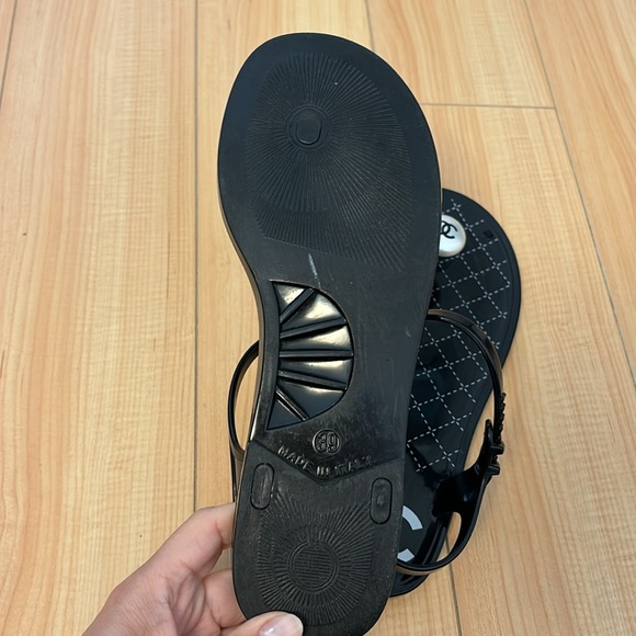 Chanel pearl toe rubber sandals - Picture 5 of 9